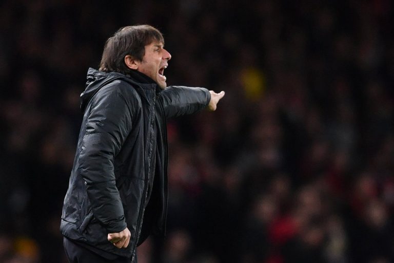 Chelsea fans turn on Antonio Conte after Bournemouth ...