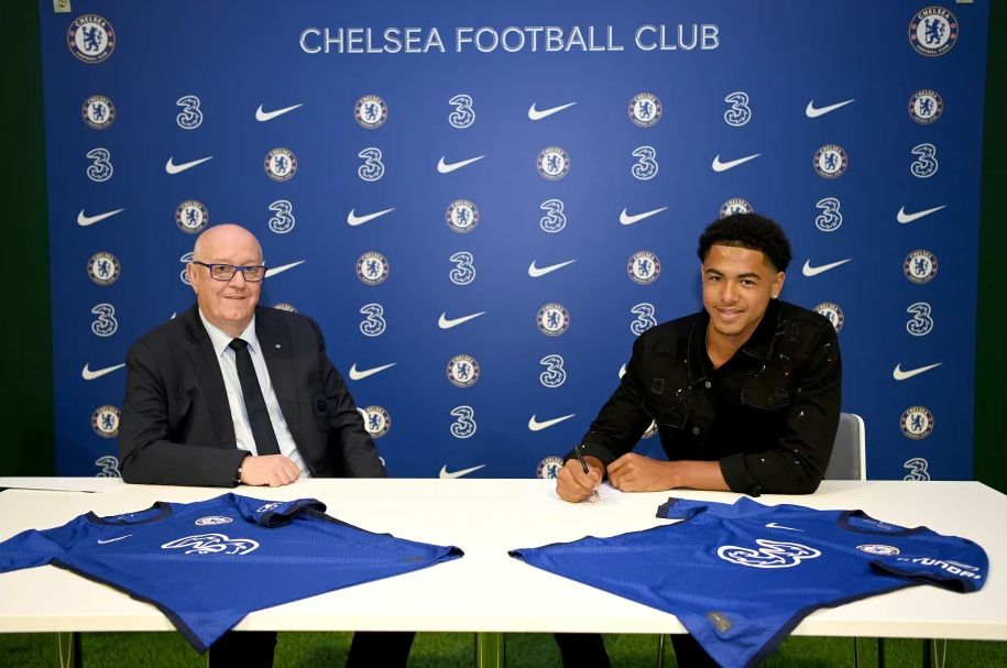 Chelsea Youth Star Signs New Contract And Prepares For Championship Loan Chelsea News