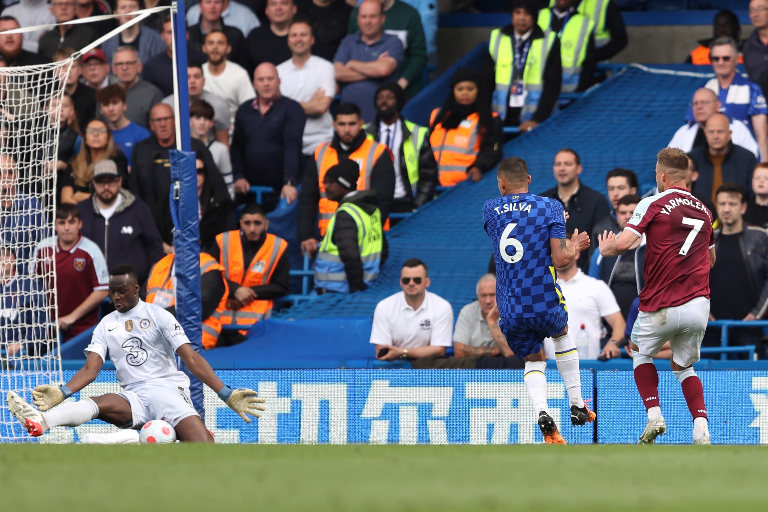 Chelsea legend finds it difficult to root out reason for 'tension in