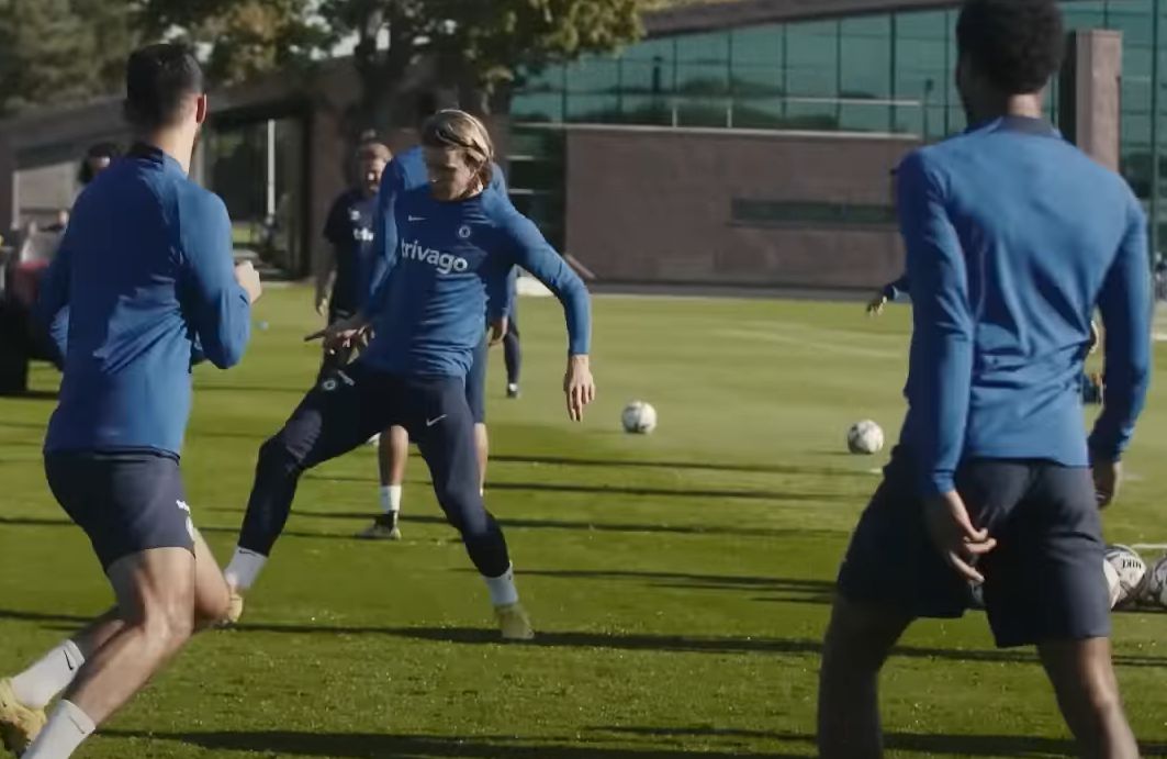 (Video) Chelsea's serious preparations for Man U game with important option back in training