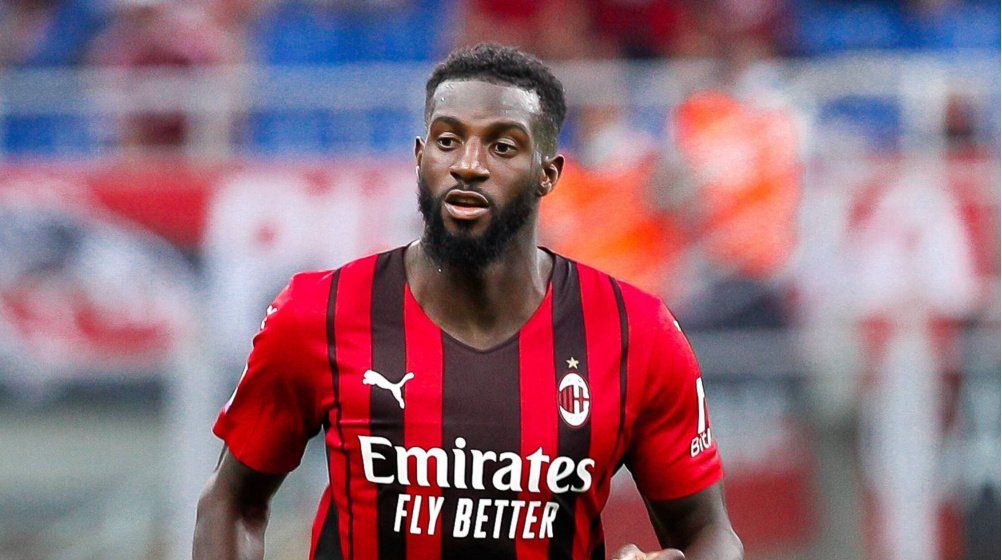 Tiemoue Bakayoko Shows Off New Blue Hair at Chelsea Training - wide 6