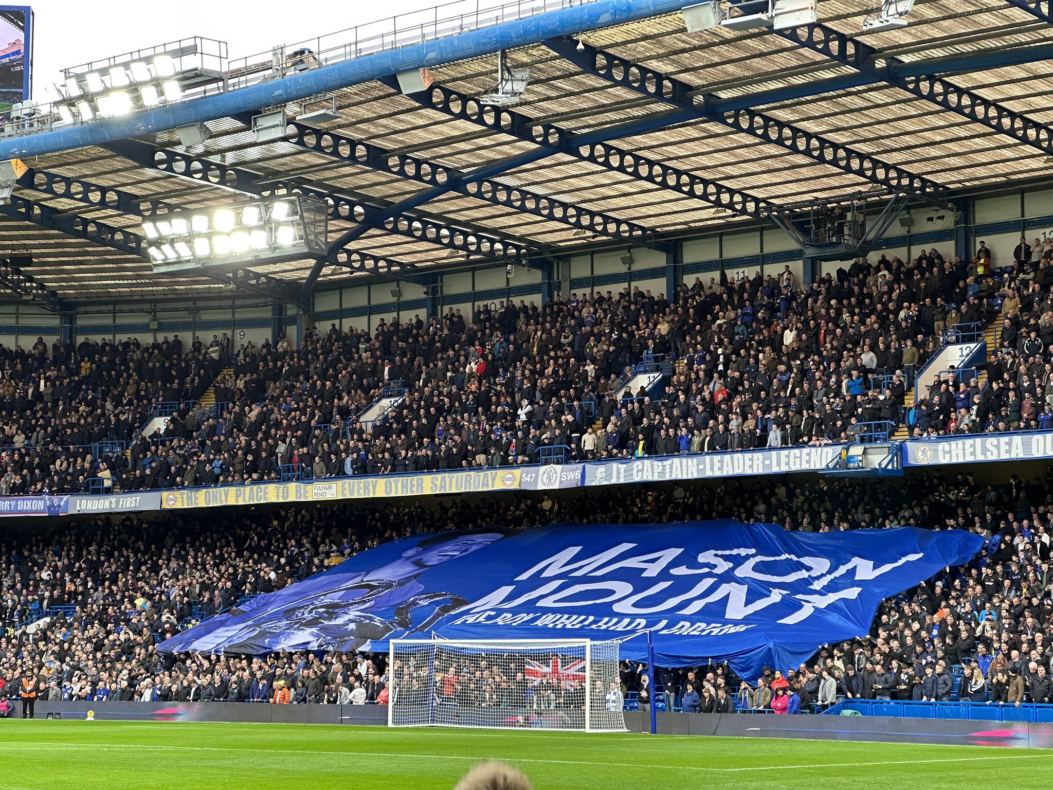 Images): Stamford Bridge reveal Mason Mount banner » Chelsea News