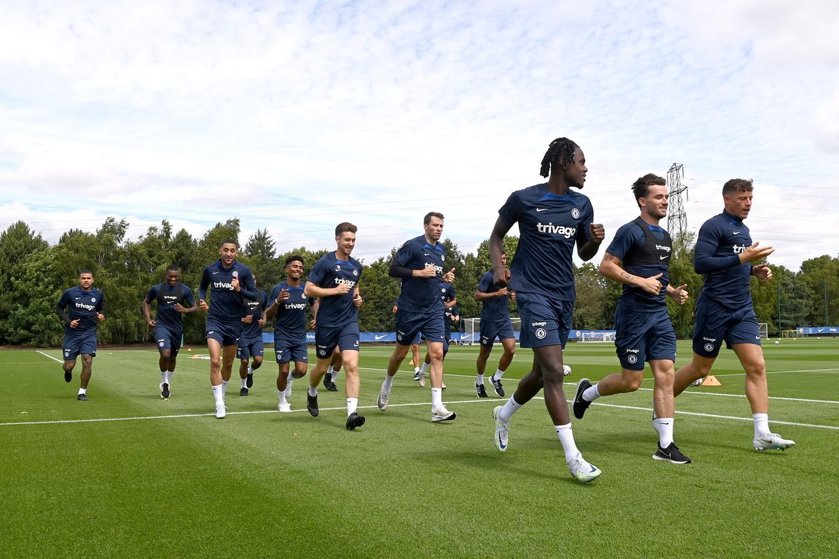 Players back. Команда. Летних кэмпов на базе футбольного клуба Chelsea в Лондоне.