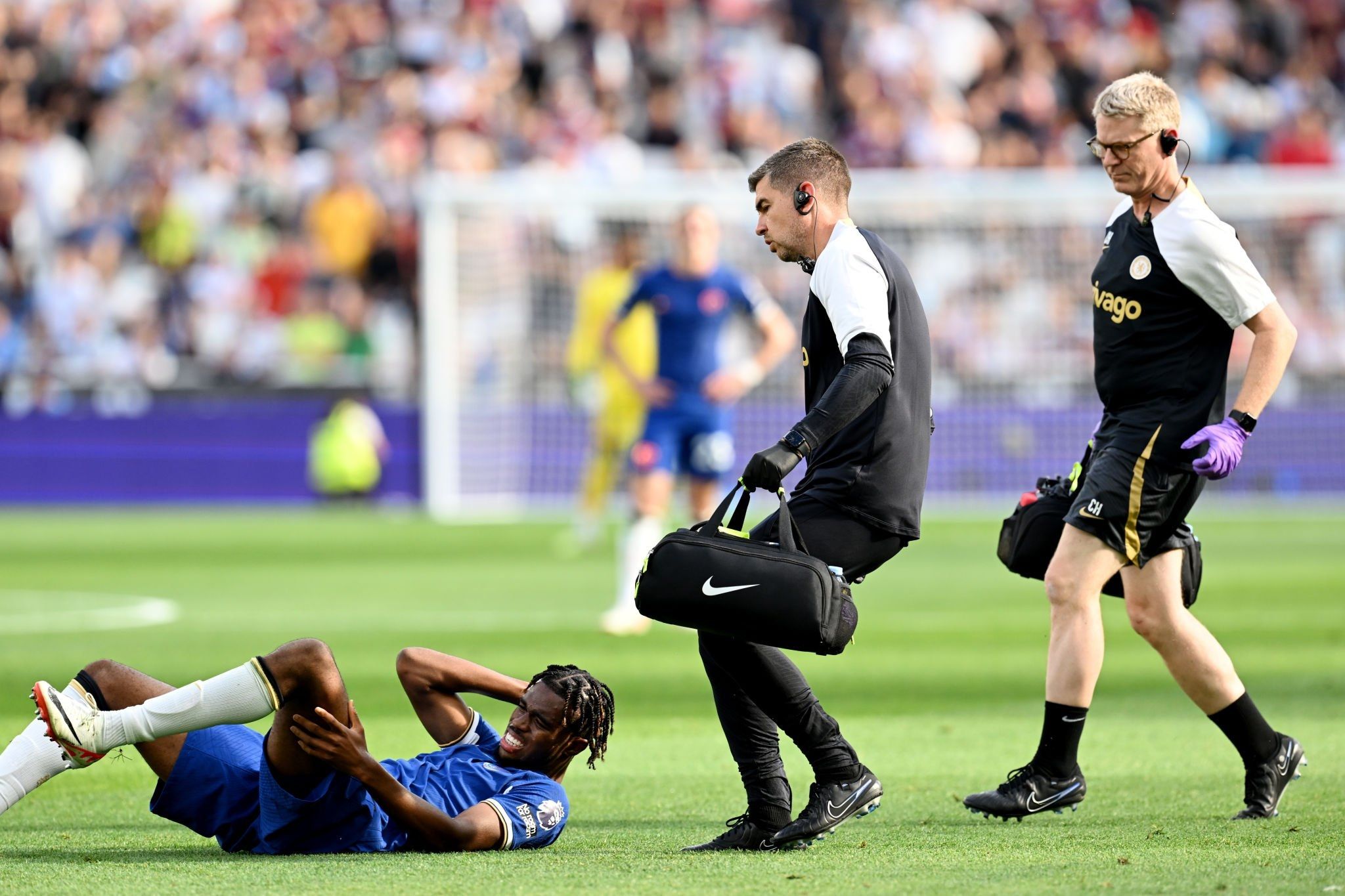 really-bad-luck-chukwuemeka-leaves-on-crutches-as-chelsea-crippled